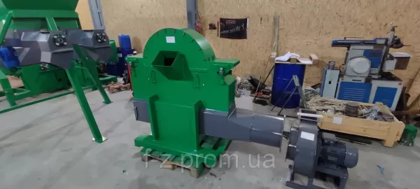 Hammer-type felling machine of the DM series with an unloading auger