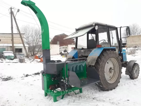 Tractor-type chipper. Logging machine RM180T. Disc crusher for tractor