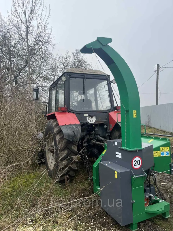 Chipper PM180T Antistress Side with hydraulic feed. Tractor-mounted angle chipper