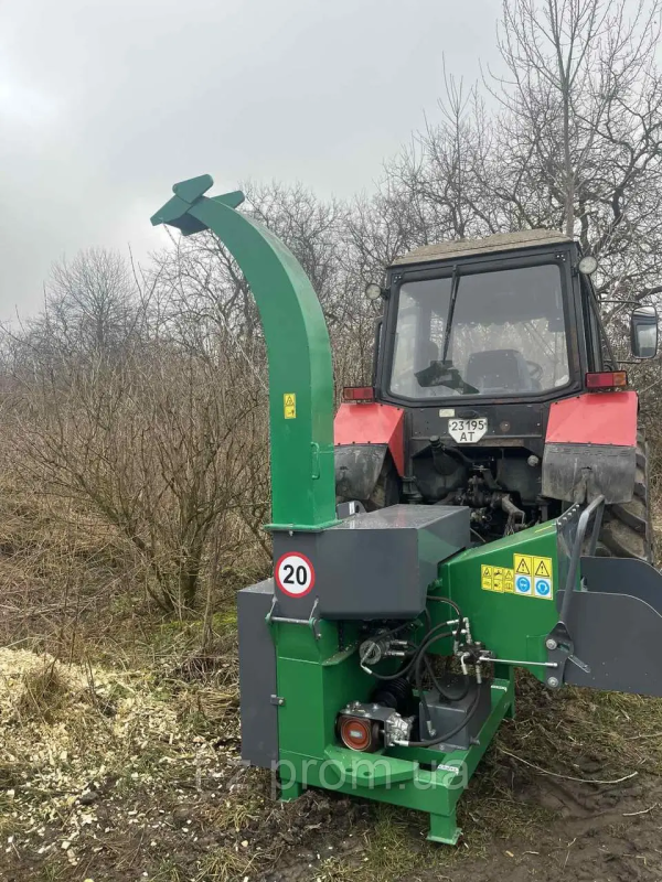 Chipper PM180T Antistress Side with hydraulic feed. Tractor-mounted angle chipper