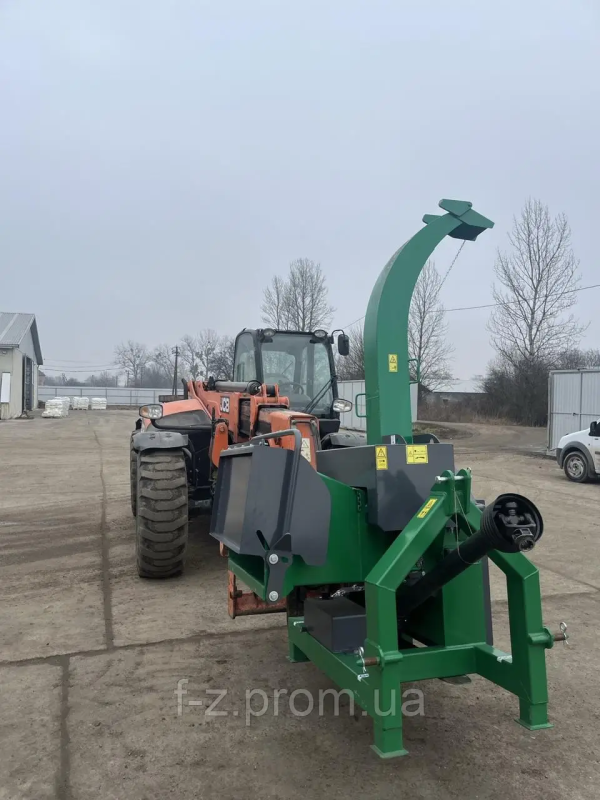 Chipper PM180T Antistress Side with hydraulic feed. Tractor-mounted angle chipper