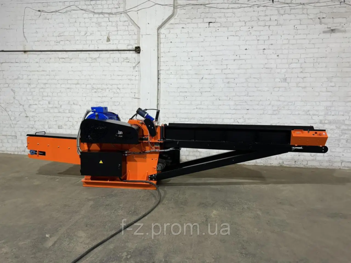 Дробарка кругляка в тирсу. Дереводробарка фрезерна DK200. Подрібнювач в тирсу з лентою вигрузки